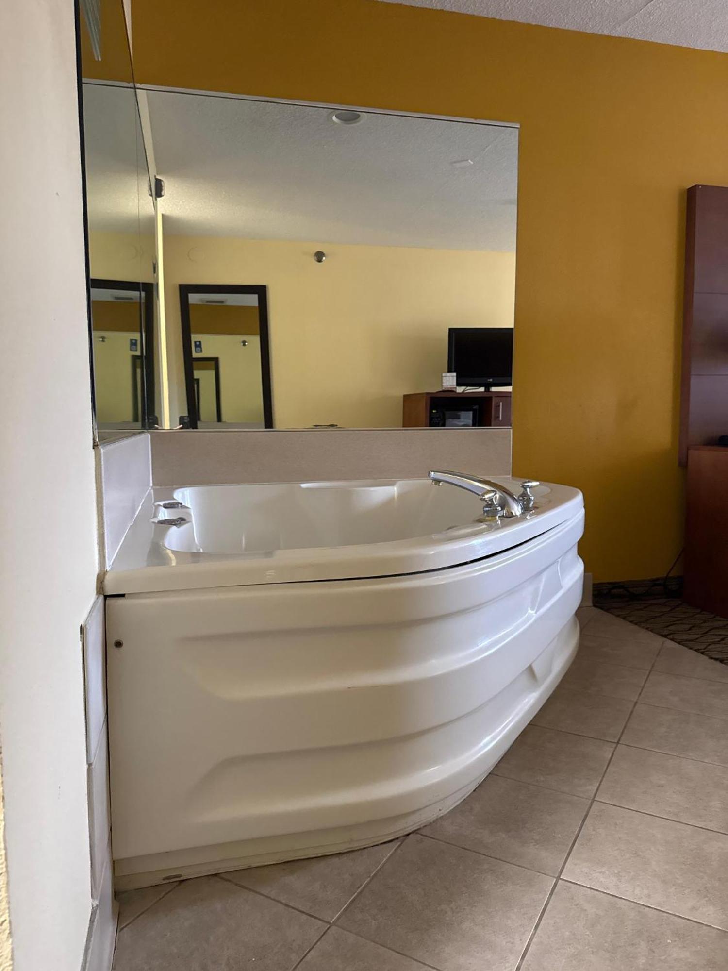 Baymont By Wyndham Mishawaka South Bend Area Hotel Buitenkant foto